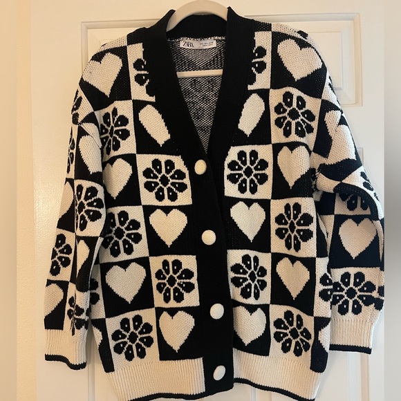 ZARA WOMAN JACQUARD KNIT CARDIGAN HEART
FLORAL BLACK WHITE, Size S - Picture 1 of 2